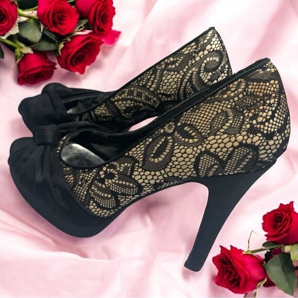 Cathy Jean Black Stilettos, High Heels with Bow & Lacey Accents l 6.5 l VGUC - Picture 3 of 13